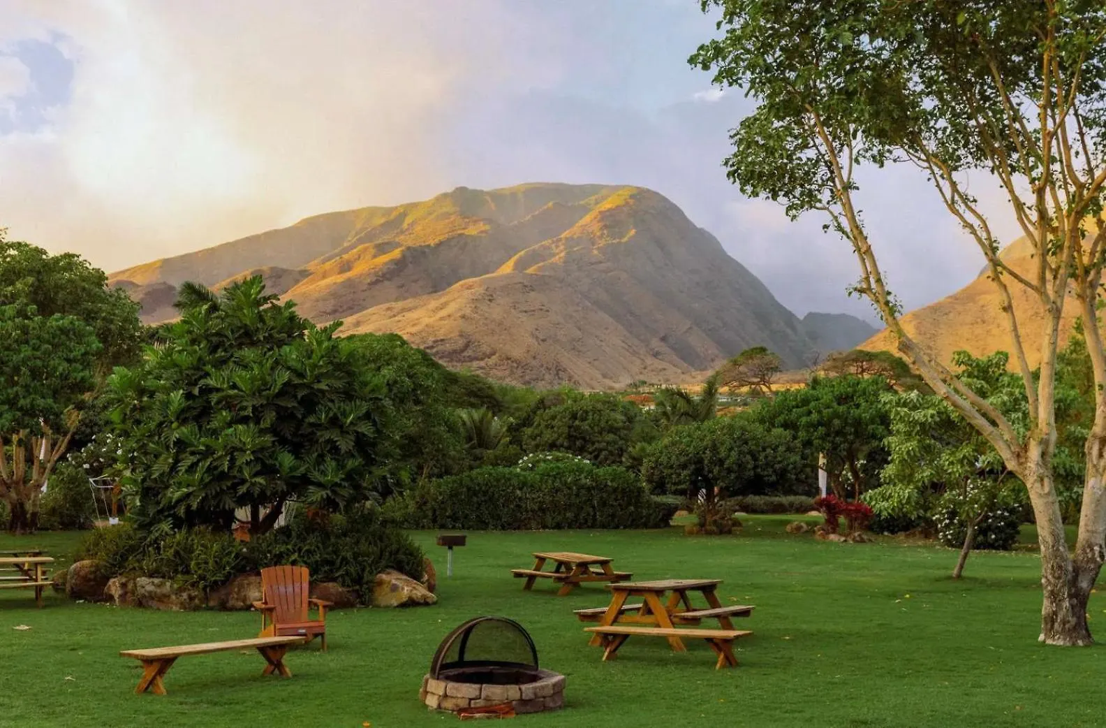 Embark On A Journey Through Maui With Aloha Glamp'S Jeep And Rooftop Tent Allows You To Discover Diverse Campgrounds, Unveiling The Island'S Beauty From Unique Perspectives Each Day Paia